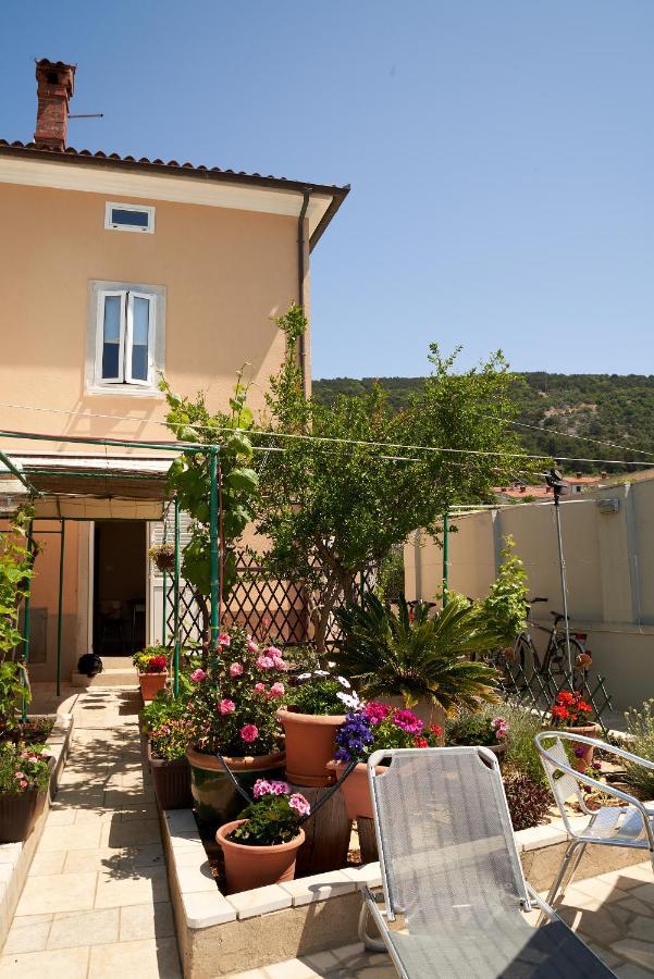 Apartments Nives Cres Zewnętrze zdjęcie