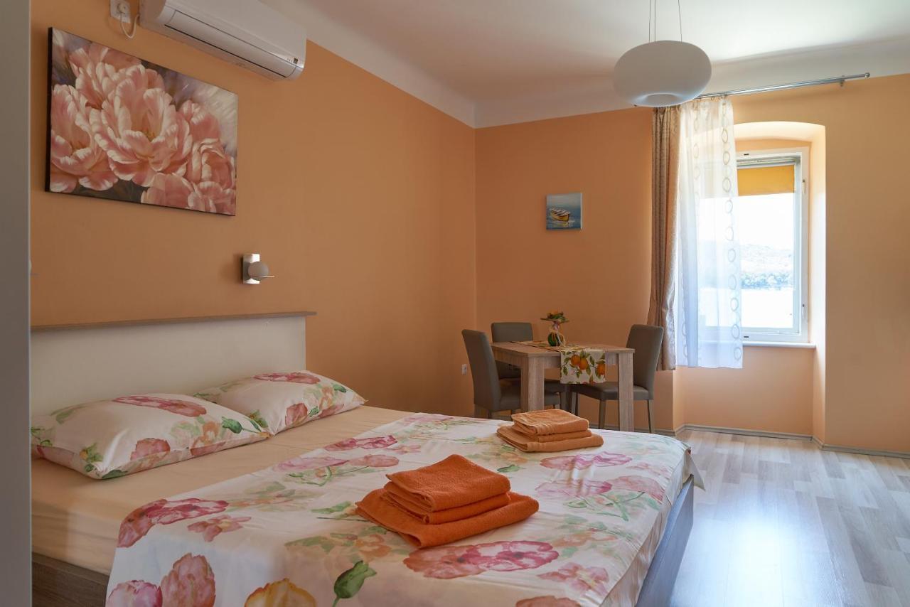 Apartments Nives Cres Zewnętrze zdjęcie