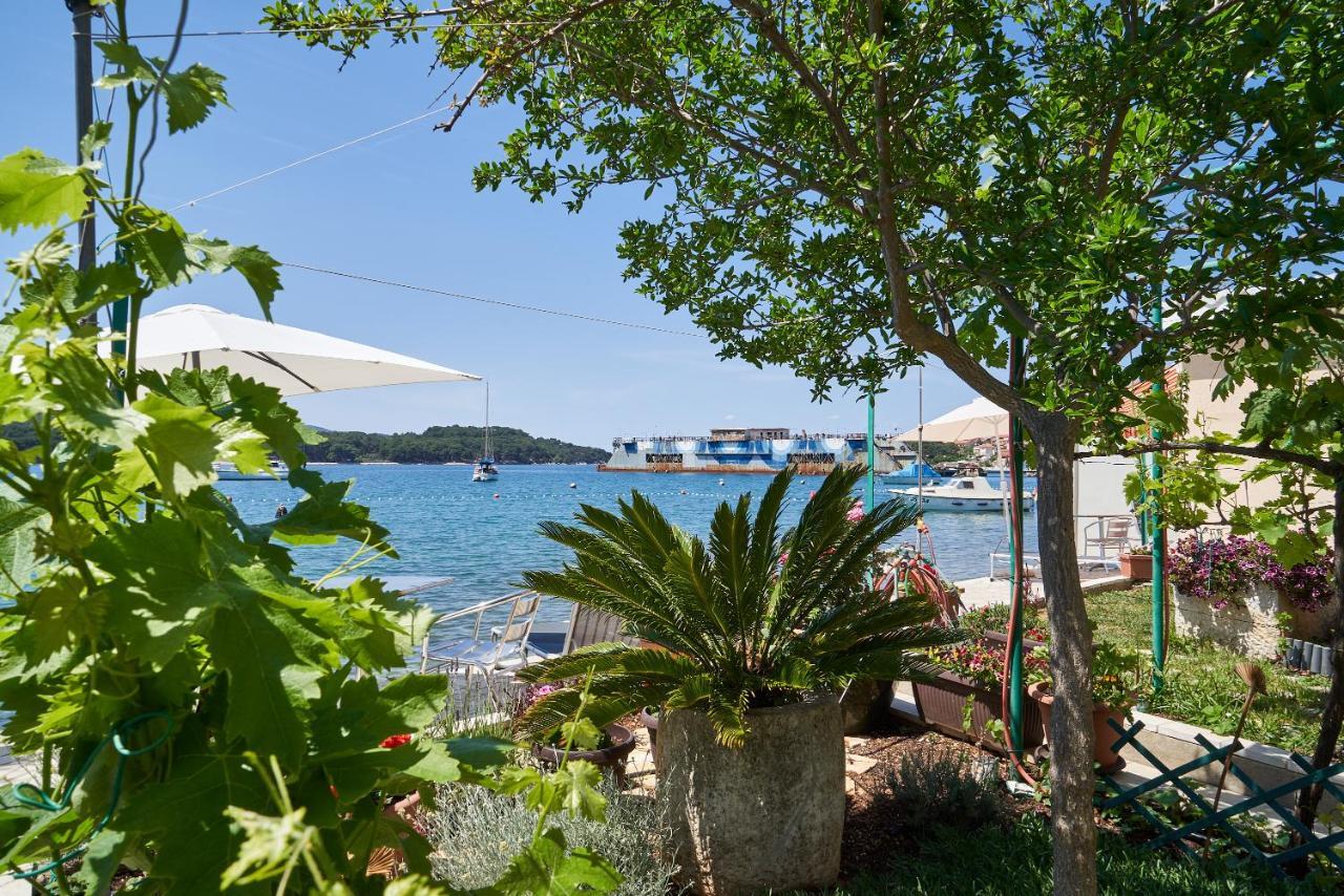Apartments Nives Cres Zewnętrze zdjęcie