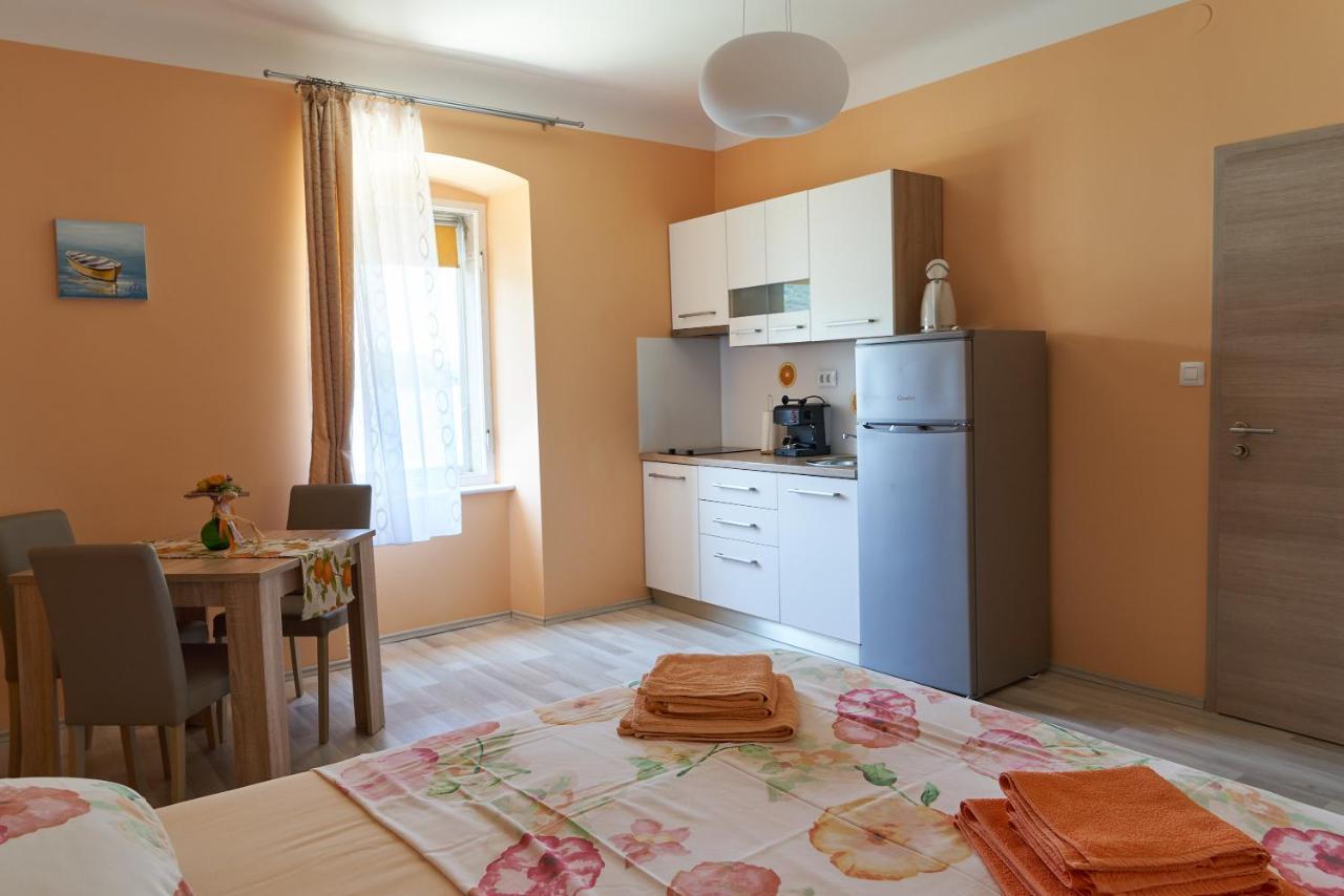 Apartments Nives Cres Zewnętrze zdjęcie